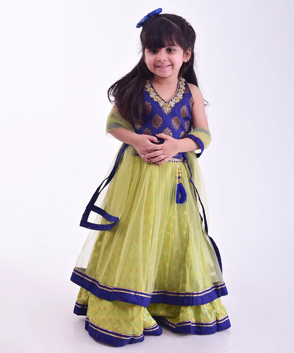 This green and blue outfit consist of a choli, a layered Lehenga and a dupatta for your kids with a back hook closure. It features embellished neck and waist. Moreover, it comes with the matching sleeves that can be stitched as per the requirement.