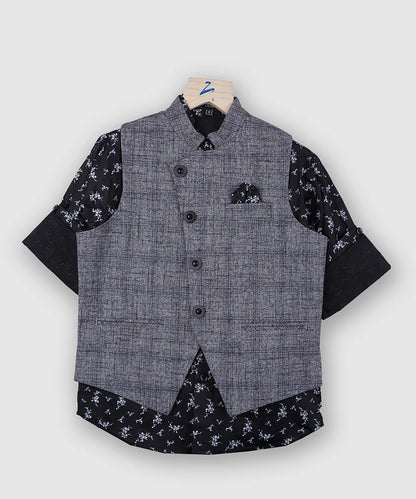 It is an elegant grey color self-textured waist coat that comes with a matching pant and a black Colored printed shirt. It features a black Colored printed pocket square to add grace to the look.