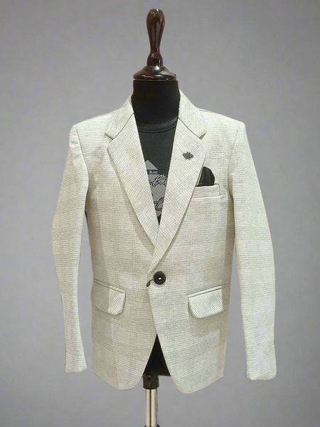 It is elegant light colored check textured blazer that comes with a cool black round neck half sleeve t-shirt. This silhouette features one-button fastening, a cute broach on the peak lapel collar and a pocket square. 
