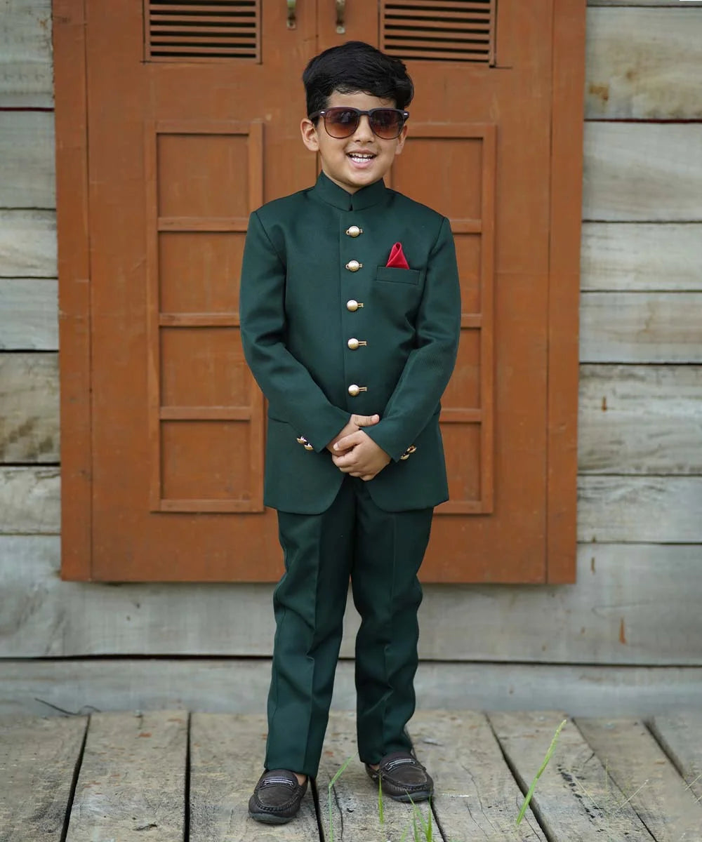 It is an elegant bottle green Jodhpuri for boys teamed up with matching green coloured Pants. It features a beautiful pearl button and a pink colour pocket square.