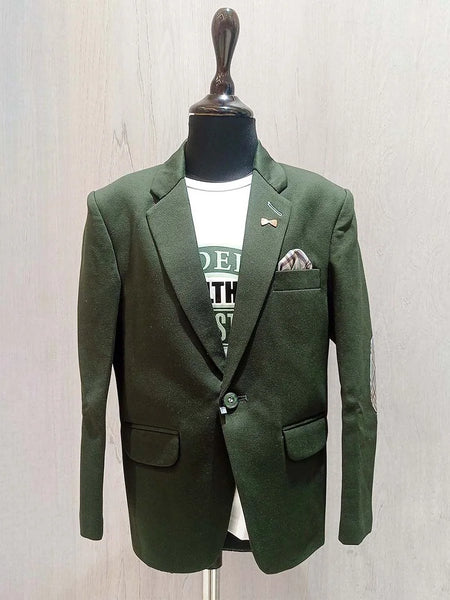 Green Colored blazer that comes with a smart white round neck and half sleeved t-shirt. It features a nice broach, a pocket square and patched elbow detailing.
