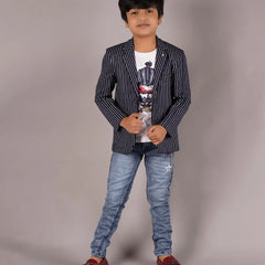 It's a navy Colored striped blazer for boys that features a cute broach, an elbow patch detailing and a button-up front closure, allowing for adjustable comfort. It comes with a matching Half Sleeves Round Neck T-shirt .