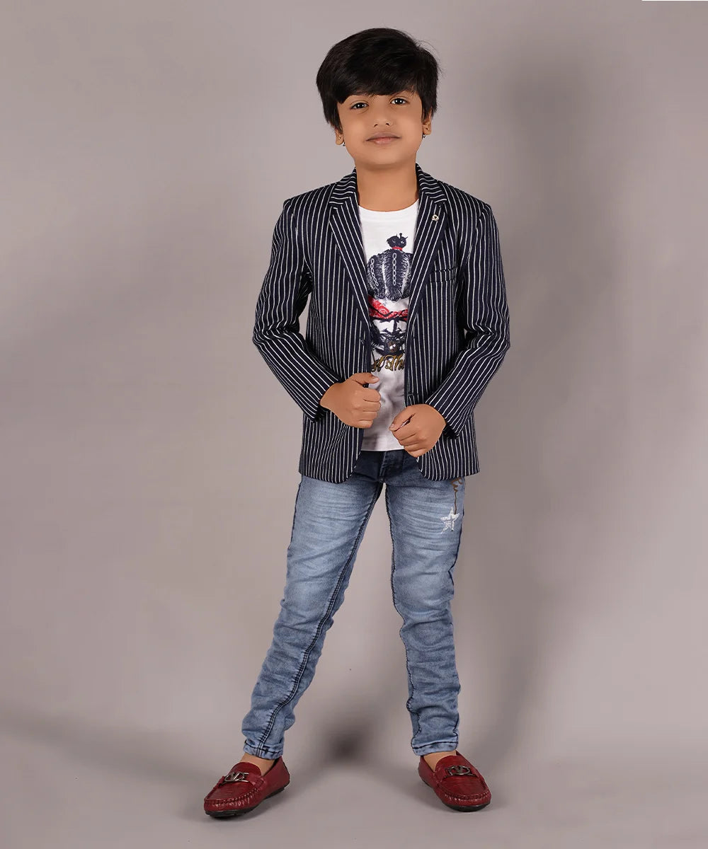 It's a navy Colored striped blazer for boys that features a cute broach, an elbow patch detailing and a button-up front closure, allowing for adjustable comfort. It comes with a matching Half Sleeves Round Neck T-shirt .