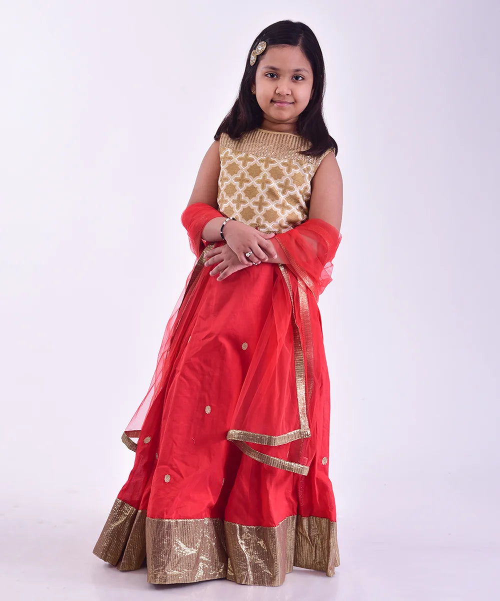 This red and cream dress consists of a printed and embroidered choli, a Lehenga and a dupatta for your kids with a back hook closure. It features embroidery work on choli and Lehenga. Moreover, it comes with the matching sleeves that can be stitched as per the requirement.