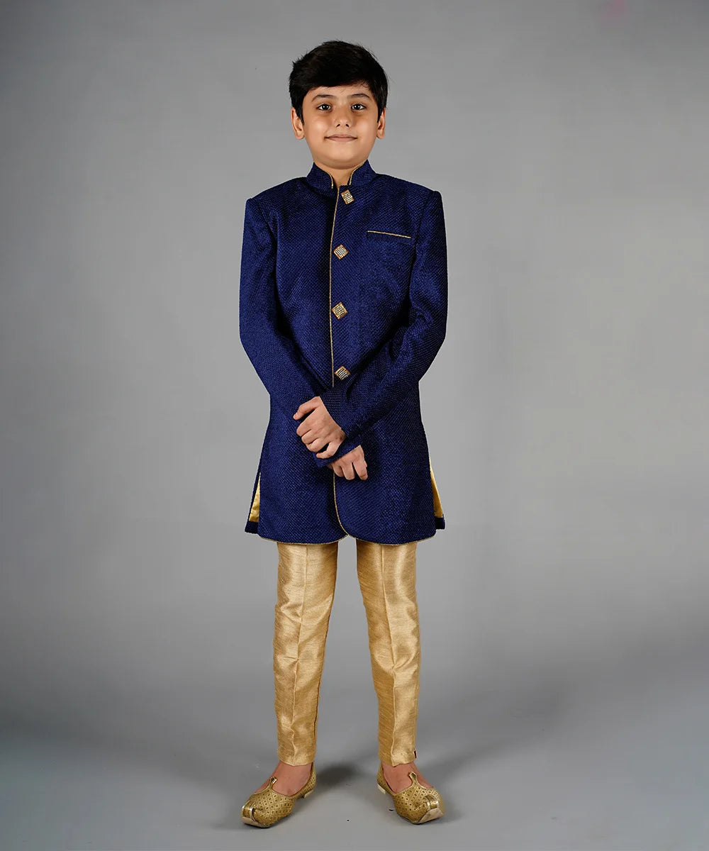 It is a beautiful navy velvet Sherwani paired up with the beige breeches pants. It comes with a stylish buttons on the Sherwani.