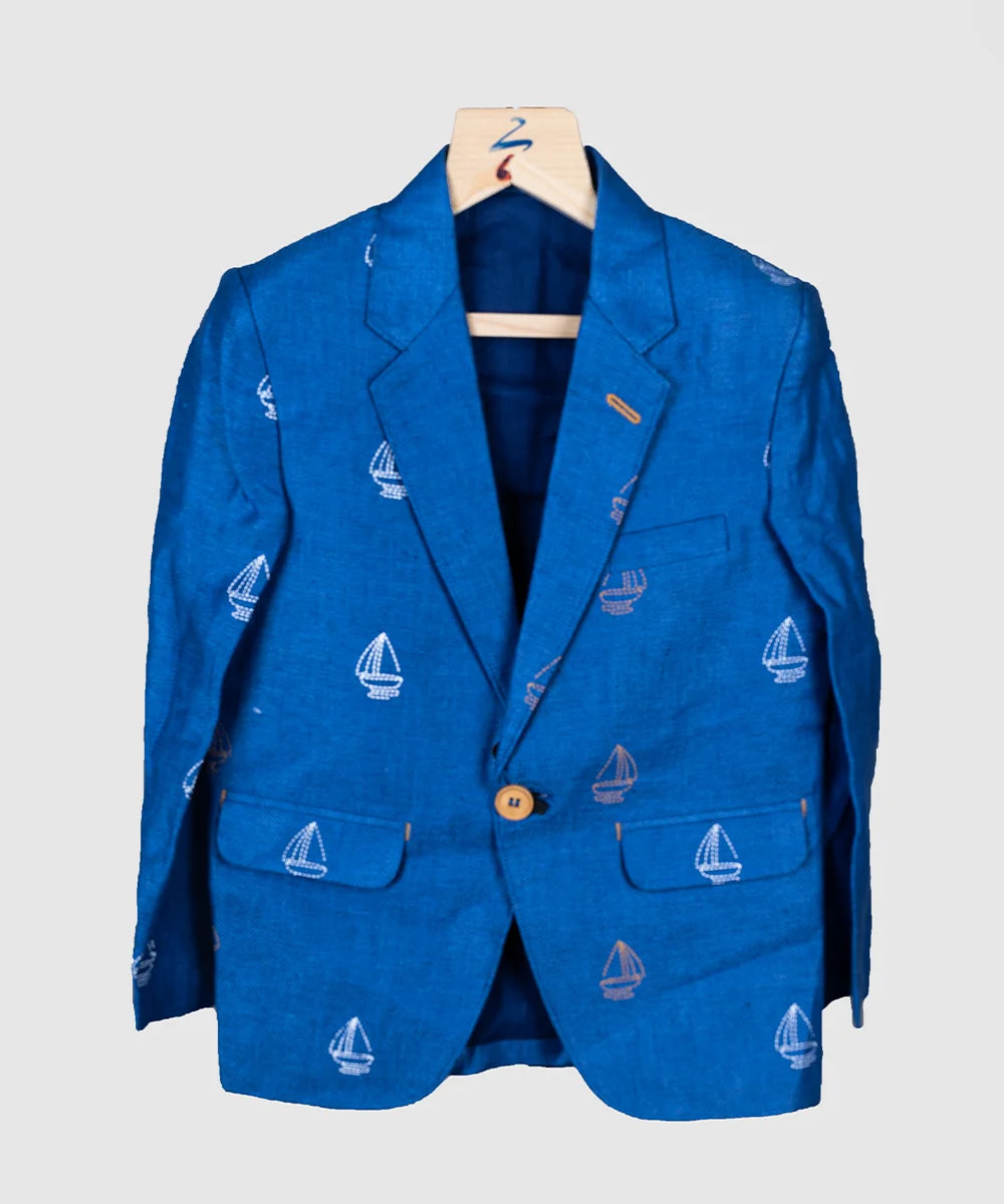 It is a smart royal blue colored party wear blazer for boys. It features one-button fastening, a notch lapel collar and pockets on both the sides.