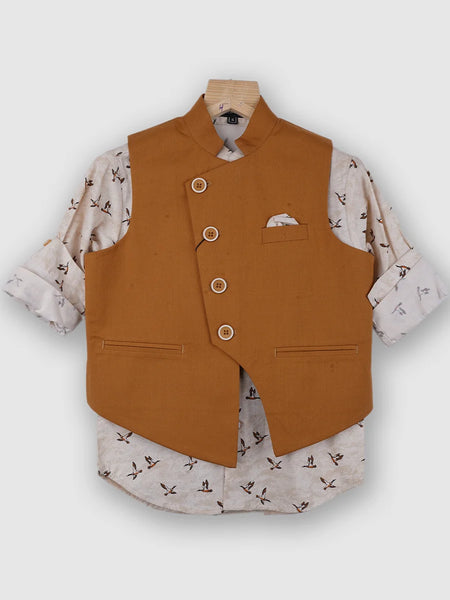 It is a beautiful mustard Color party wear waist coat set for boys. It comes with a printed shirt, a pocket square and a matching mustard Colored pant. 