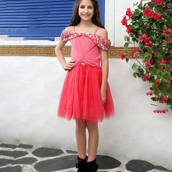 It is a pink-coloured off-shoulder birthday girl frock that comes with a back zip closure. It features beautiful floral and beads detailing on the dress.