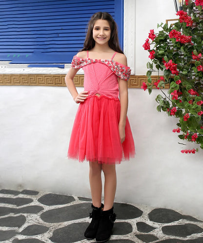 It is a pink-coloured off-shoulder birthday girl frock that comes with a back zip closure. It features beautiful floral and beads detailing on the dress.