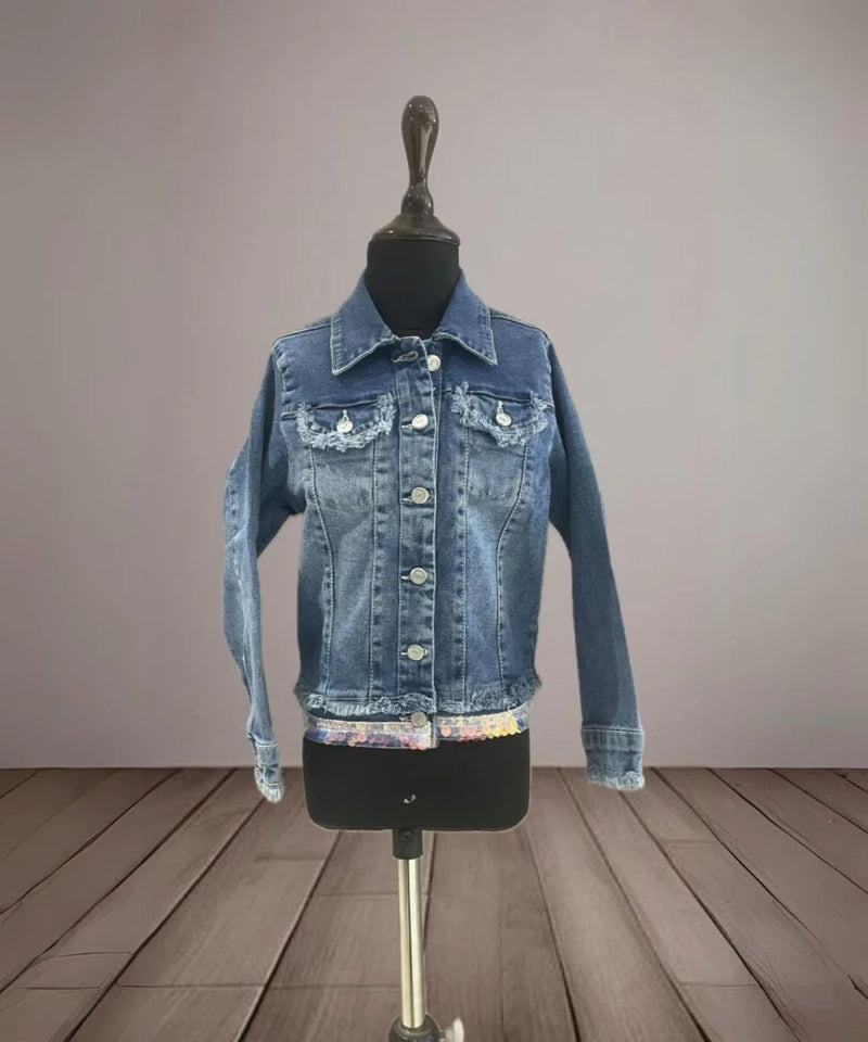 It is a blue denim Jacket for baby girls that comes with a ripped-edge detailing. It features sequin lace at the bottom, an inscription and a butterfly patch detailing at the back giving it a party-ready look.