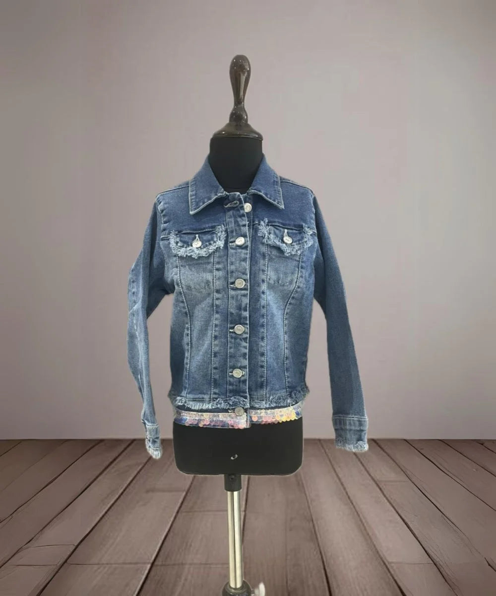 It is a blue denim Jacket for baby girls that comes with a ripped-edge detailing. It features sequin lace at the bottom, an inscription and a butterfly patch detailing at the back giving it a party-ready look.