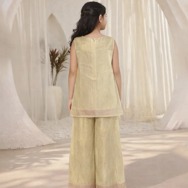 Woman wearing a light green traditional outfit with a neutral background