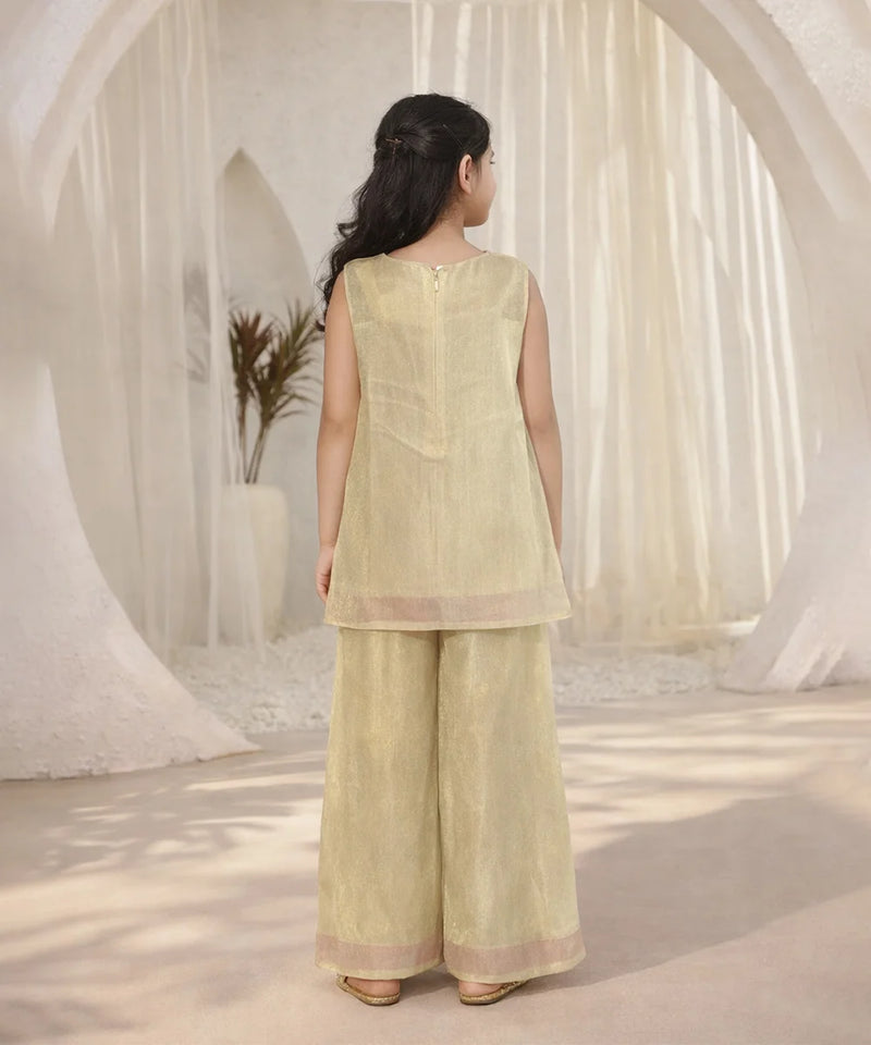 Woman wearing a light green traditional outfit with a neutral background