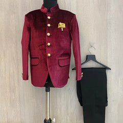 This Maroon party dress for boys consists of a Jodhpuri coat and matching black pants. It features a cute broach and golden-colored pocket square that adds grace to the look.