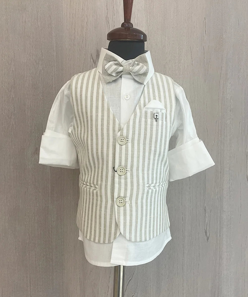 This white and beige dress consists of a self-striped waistcoat, matching pants and a white Coloured shirt. It features a matching bow, a cute broach and a pocket square.
