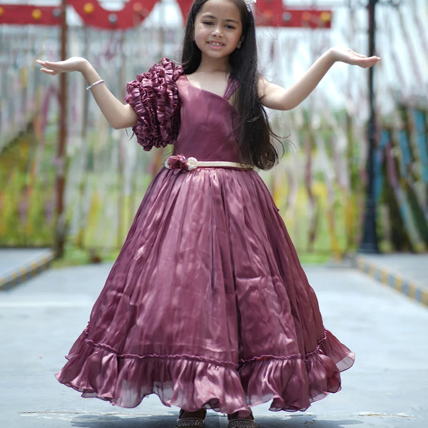 It’s a fancy gown that comes with the matching belt and features beautiful puffy sleeves on one side of the dress.