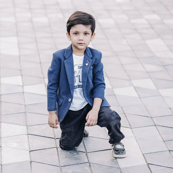 This blazer set consists of a blazer and white Colored T-shirt. It is a perfect wedding wear for boys. It features a broach, printed pocket square and elbow patch detailing on sleeves that adds grace to the look.