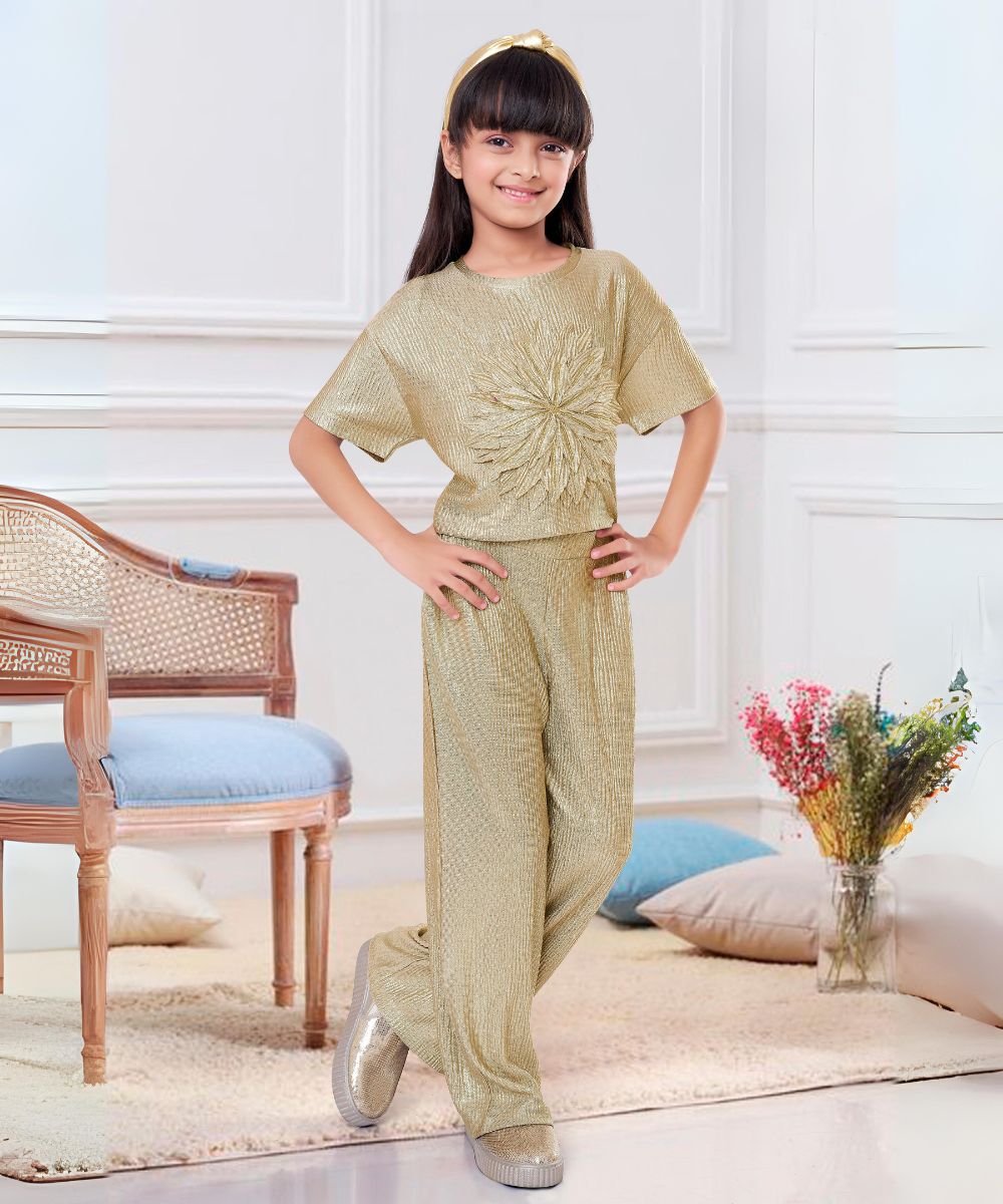 It is a golden Colored jumpsuit for baby girls and is the best children birthday dress. It features a big floral applique work in the middle of the top.