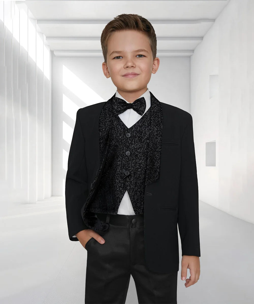  This baby boy wedding dress consists of a smart coat-pant, a white shirt and a beautiful black-coloured waistcoat curated from a shiny velvet fabric. It features a matching bow of the same velvet fabric. Moreover, the collar of this coat is also created from the same shiny velvet.