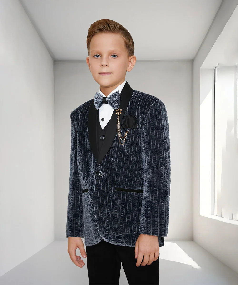  This party dress for boys consists of a coat, matching black pants, a waistcoat and a white coloured shirt. It features a cute broach, a black-coloured pocket square and a matching bow.