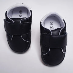 Baby boys' classic black sneakers with white collar and easy strap, Jaipur
