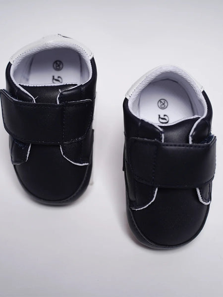 Baby boys' classic black sneakers with white collar and easy strap, Jaipur