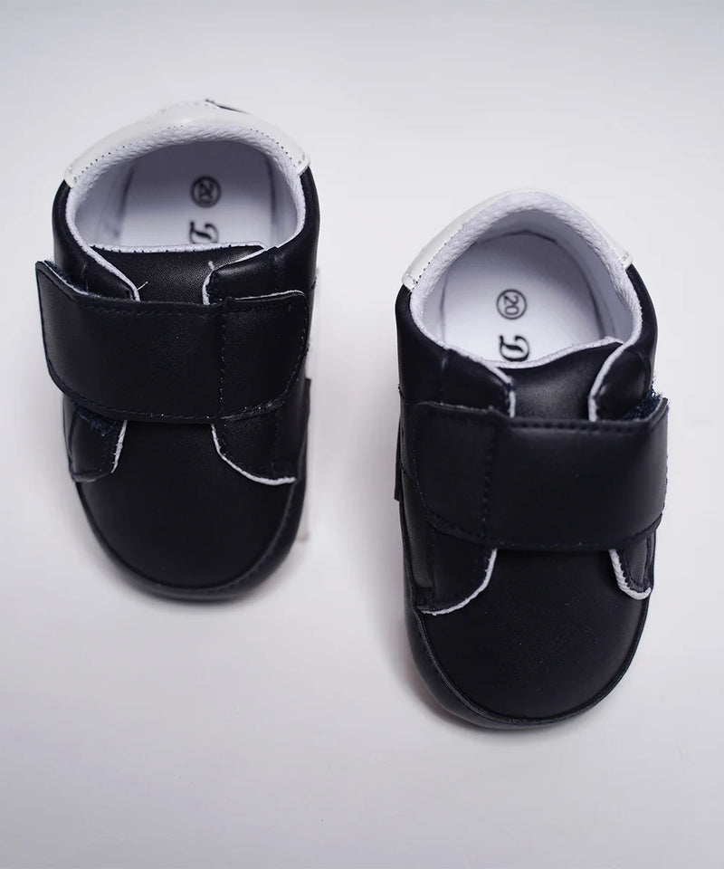 Baby boys' classic black sneakers with white collar and easy strap, Jaipur