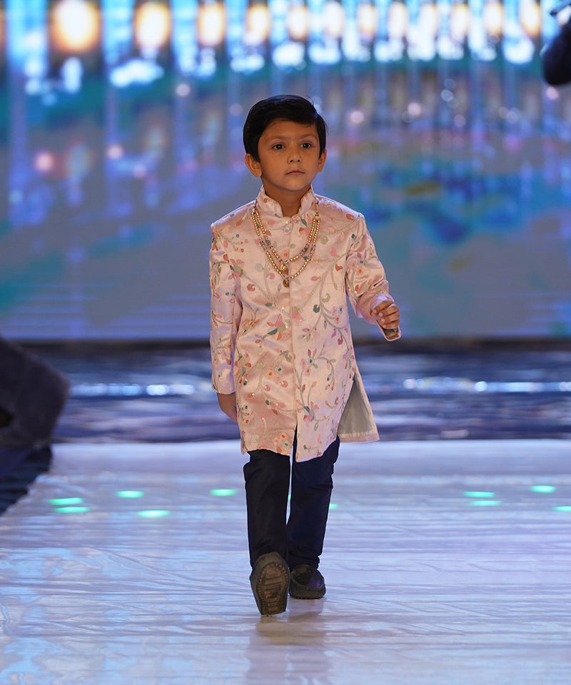  This baby sherwani suit consists of a self-printed Sherwani and a white Colored Pyjama. It features stylized buttons on the sherwani that uplift the entire look.