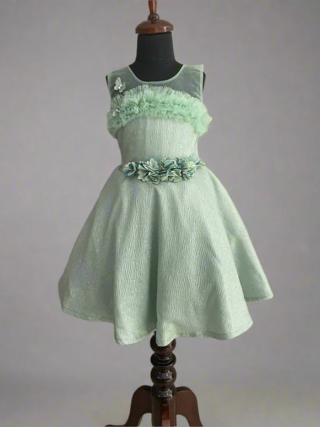  It’s a Pista green Colored shimmery western outfit for kids with a back zip closure and some frilly detailing. It features a cute butterfly and floral detailing.