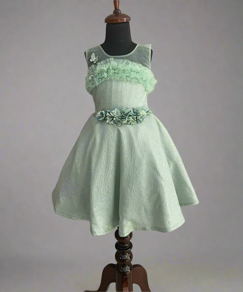 It’s a Pista green Colored shimmery western outfit for kids with a back zip closure and some frilly detailing. It features a cute butterfly and floral detailing.