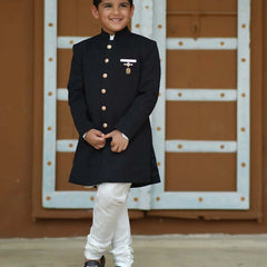 This full-sleeve self-textured black achkan with stand collar neck and designer broach comes with a white kurta-pyjama that gives this set an elegant look.