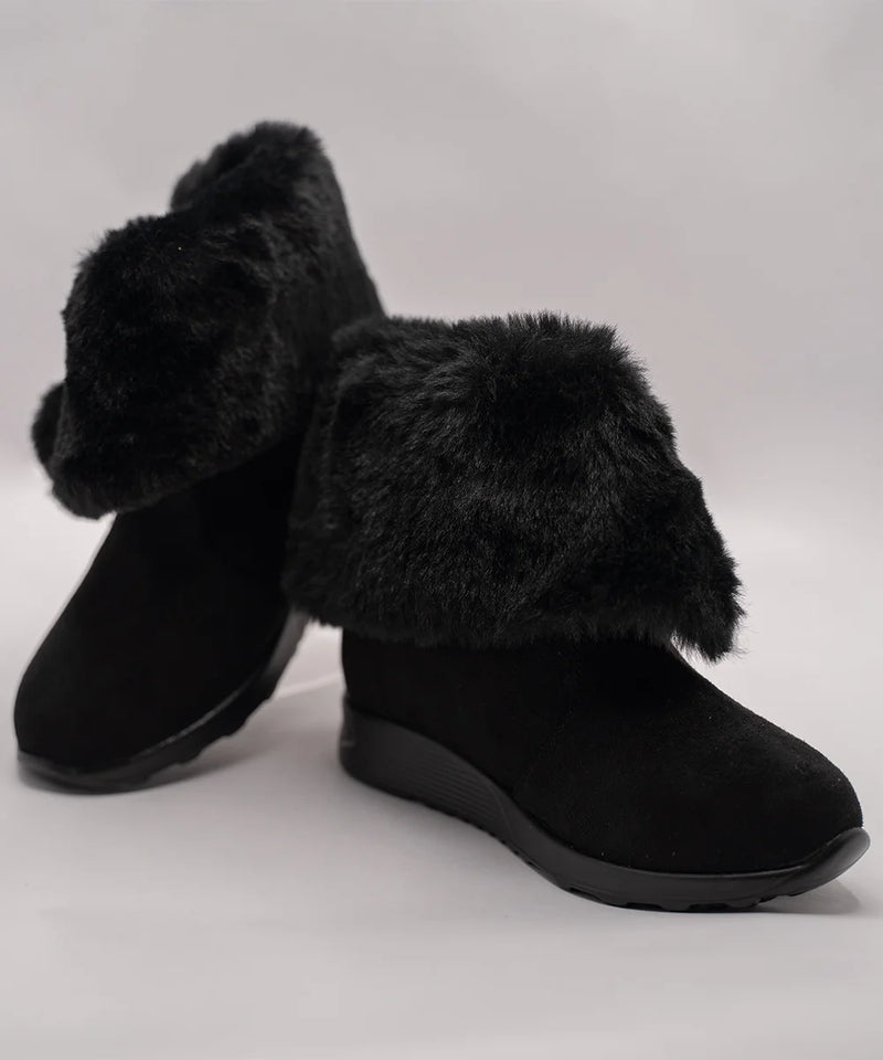 Black faux fur winter boots for girls with gold zipper and pom pom details, Jaipur, ages 1–8 years