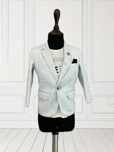 This boys birthday outfit consists of a self-printed light blue coloured Blazer and a matching self-printed white Colored t-shirt. It features a cute broach and a black coloured pocket square.