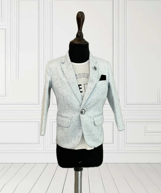This boys birthday outfit consists of a self-printed light blue coloured Blazer and a matching self-printed white Colored t-shirt. It features a cute broach and a black coloured pocket square.