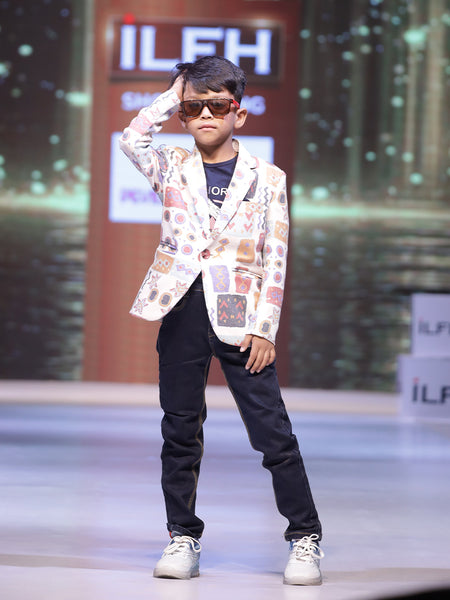  This smart outfit consists of a self-printed Blazer, a matching self-printed black Colored t-shirt and a pocket square.