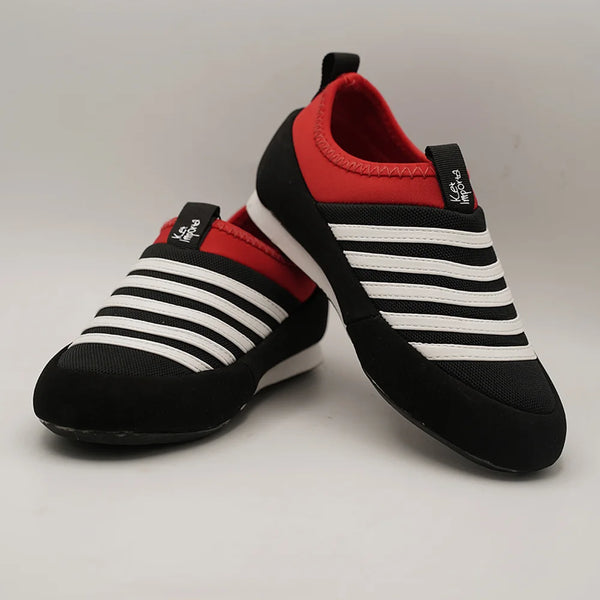 Boys' trendy black mesh sneakers featuring white bands and cushioned insole, Jaipur

