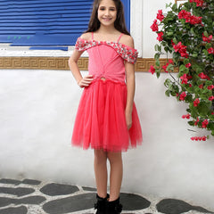 It is a pink-coloured off-shoulder birthday girl frock that comes with a back zip closure. It features beautiful floral and beads detailing on the dress.