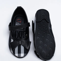 It's a pair of classic black Colored self-checked sandals for girls for party. It features patterned synthetic outsole, and bow detailing on the sandals.
