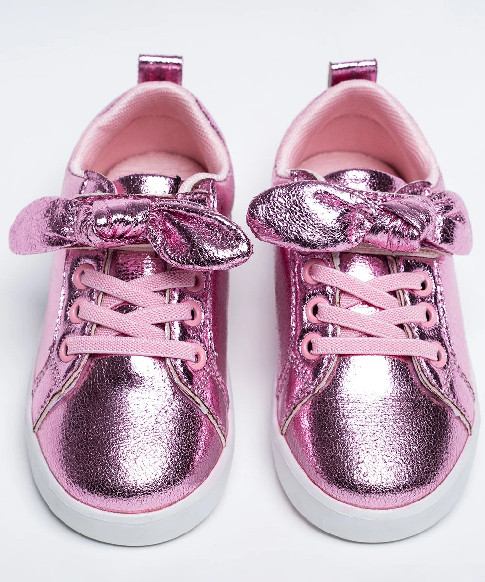  It's a pair of Pink-coloured shiny shoes perfect for evening parties for girls.