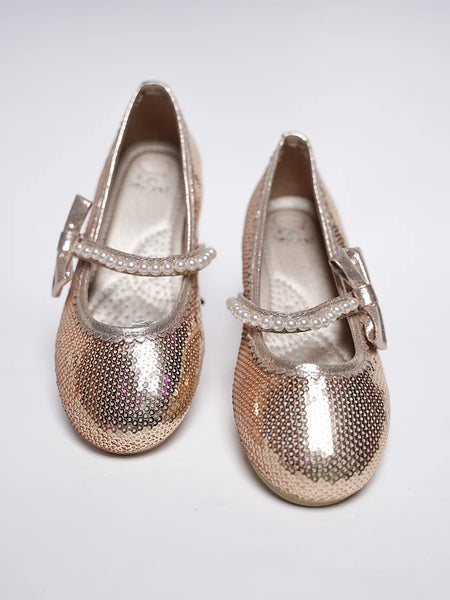  It's a pair of golden comfortable sandals with a round-toe silhouette. It features pearl and bow detailing on the belt.