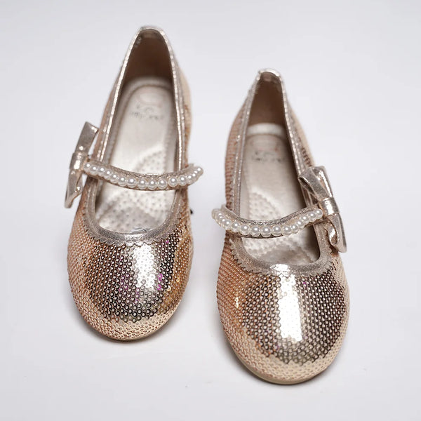  It's a pair of golden comfortable sandals with a round-toe silhouette. It features pearl and bow detailing on the belt.