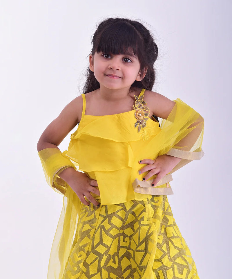 Jaipuri yellow lehenga for girls, strappy choli and gold lace dupatta, ideal for festive occasions