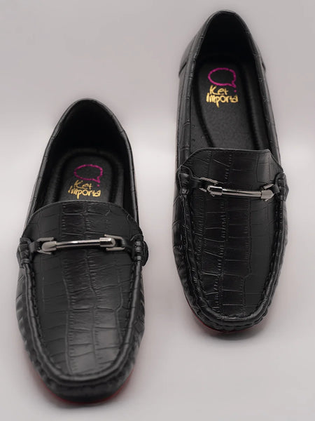 Kids' black croc-textured loafers with metal buckle, Jaipur