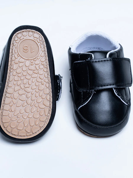 Close-up of newborn unisex black sports shoes with Velcro closure, Jaipur