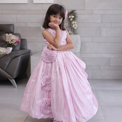 This pink coloured baby birthday party dress consists of a gown with beautiful floral and knot detailing. Moreover, it comes with a fabric belt to be tied at the back.