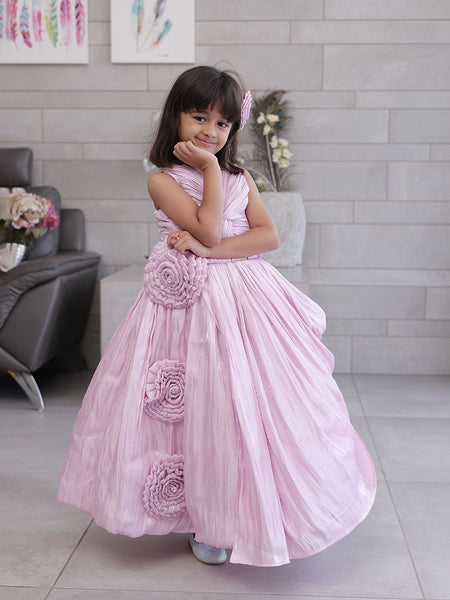 This pink coloured baby birthday party dress consists of a gown with beautiful floral and knot detailing. Moreover, it comes with a fabric belt to be tied at the back.