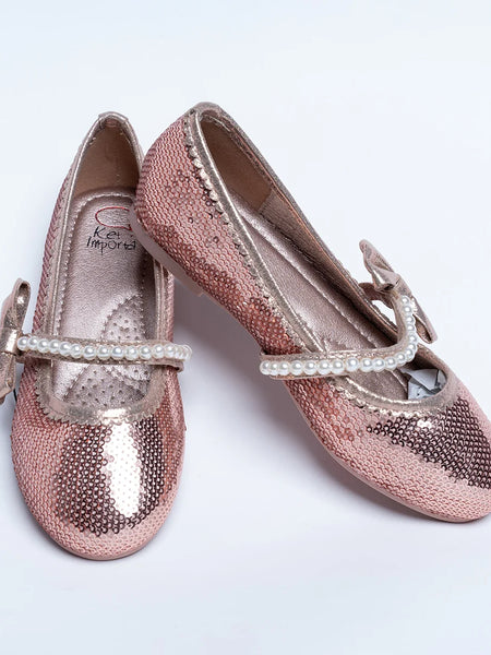  It's a pair of rose-gold Colored party-wear sandals for wedding parties. It features Patterned synthetic outsole, pearl and bow detailing on the belt.