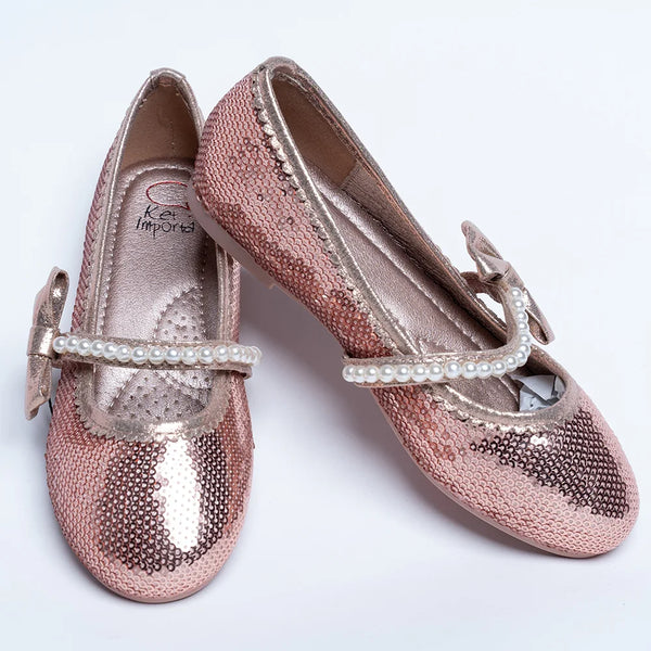  It's a pair of rose-gold Colored party-wear sandals for wedding parties. It features Patterned synthetic outsole, pearl and bow detailing on the belt.