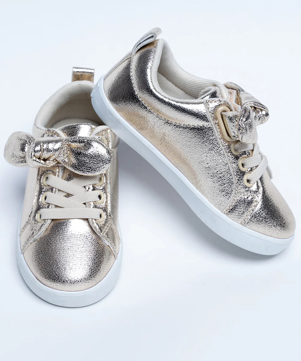 It's a pair of Golden-coloured shiny shoes perfect for evening parties for kids girls.