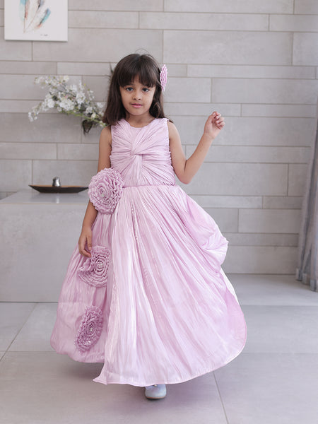 This pink coloured baby birthday party dress consists of a gown with beautiful floral and knot detailing. Moreover, it comes with a fabric belt to be tied at the back.